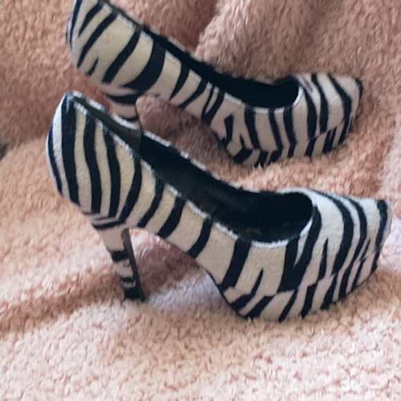 SOLD ON FACEBOOK MARKETPLACE - Picture 6 of 9